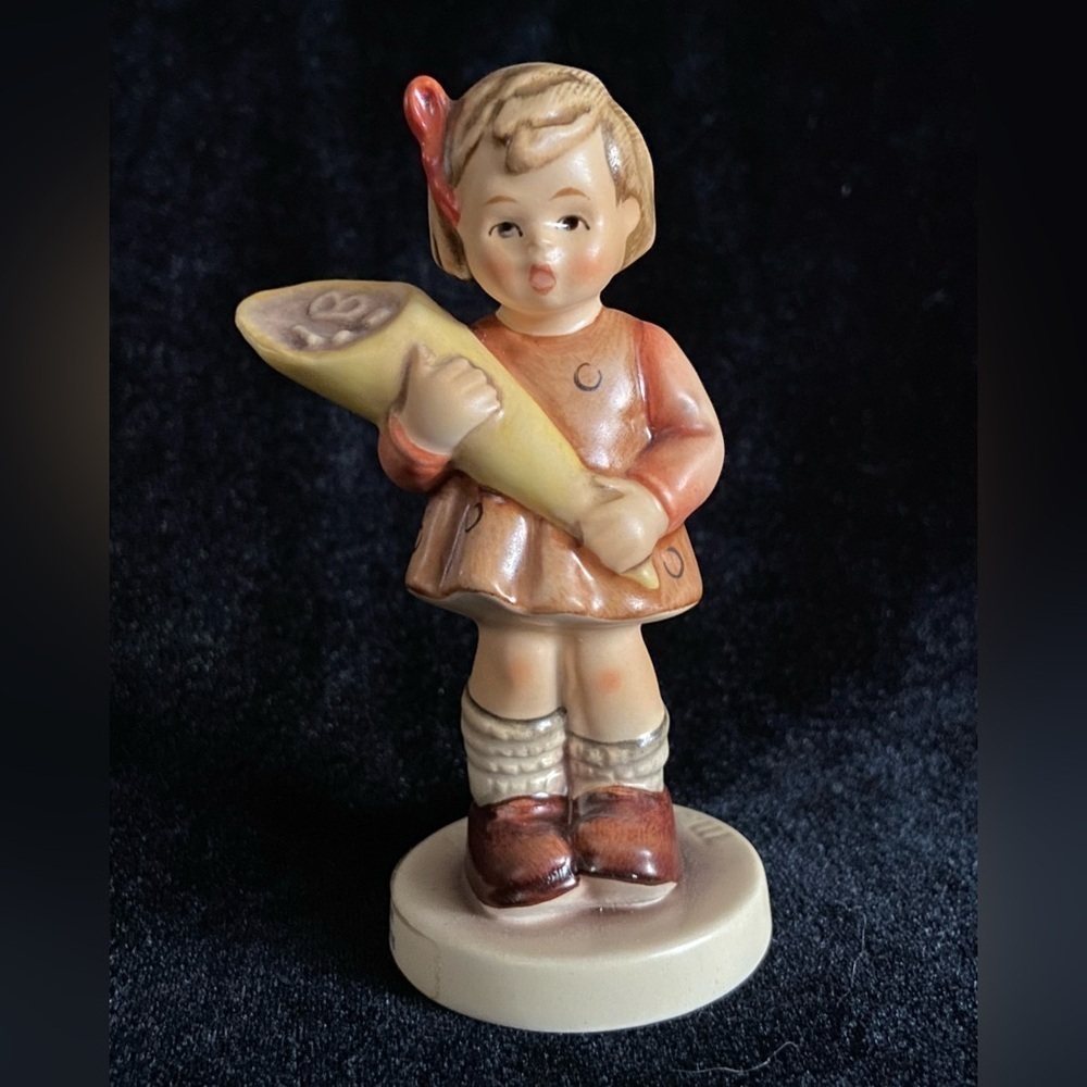 🩷 Goebel Hummel Club A Sweet Offering Figurine 549/3/0 3 1/2 Inch 1992 Vintage